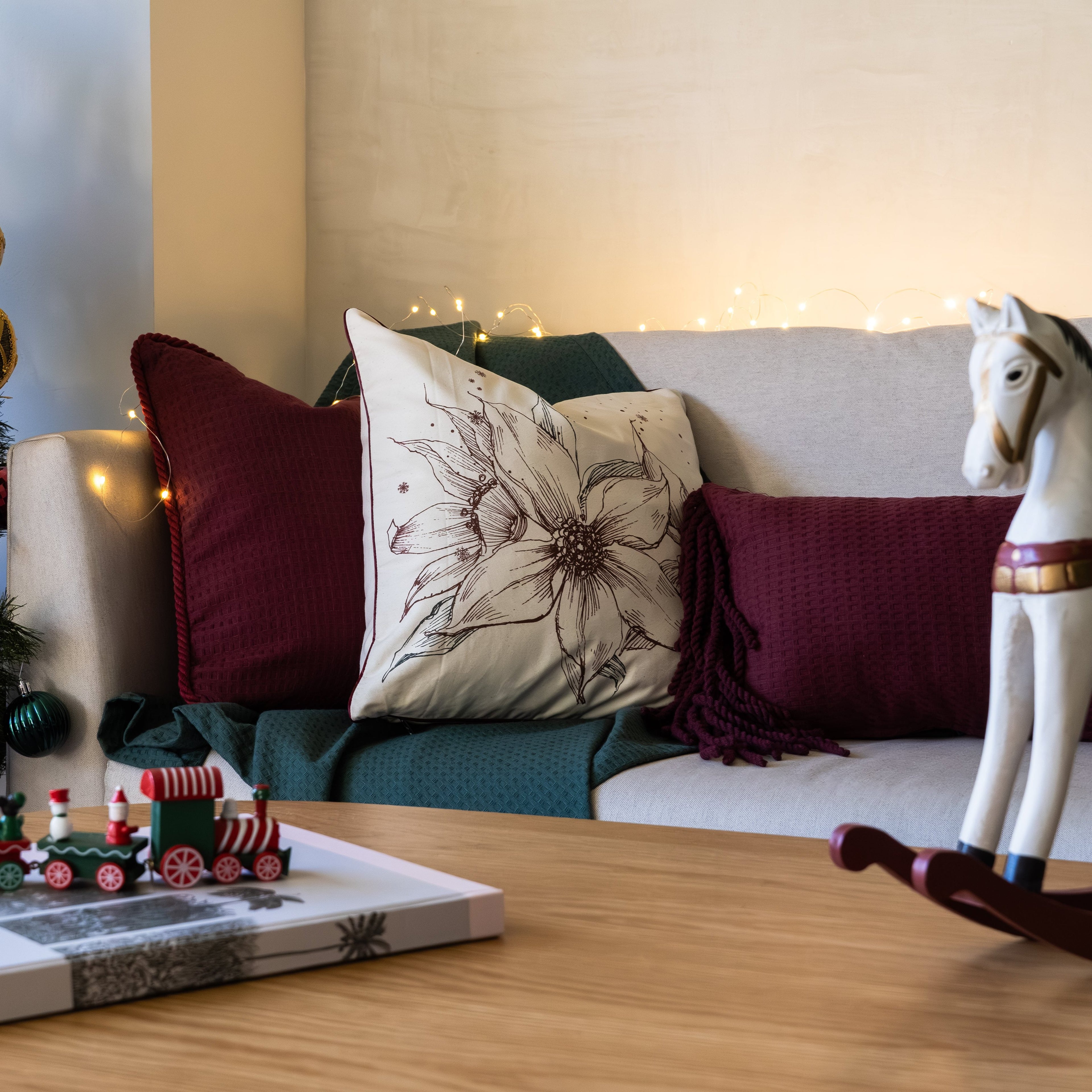 Funda piquet para cojín con flecos Vinotinto