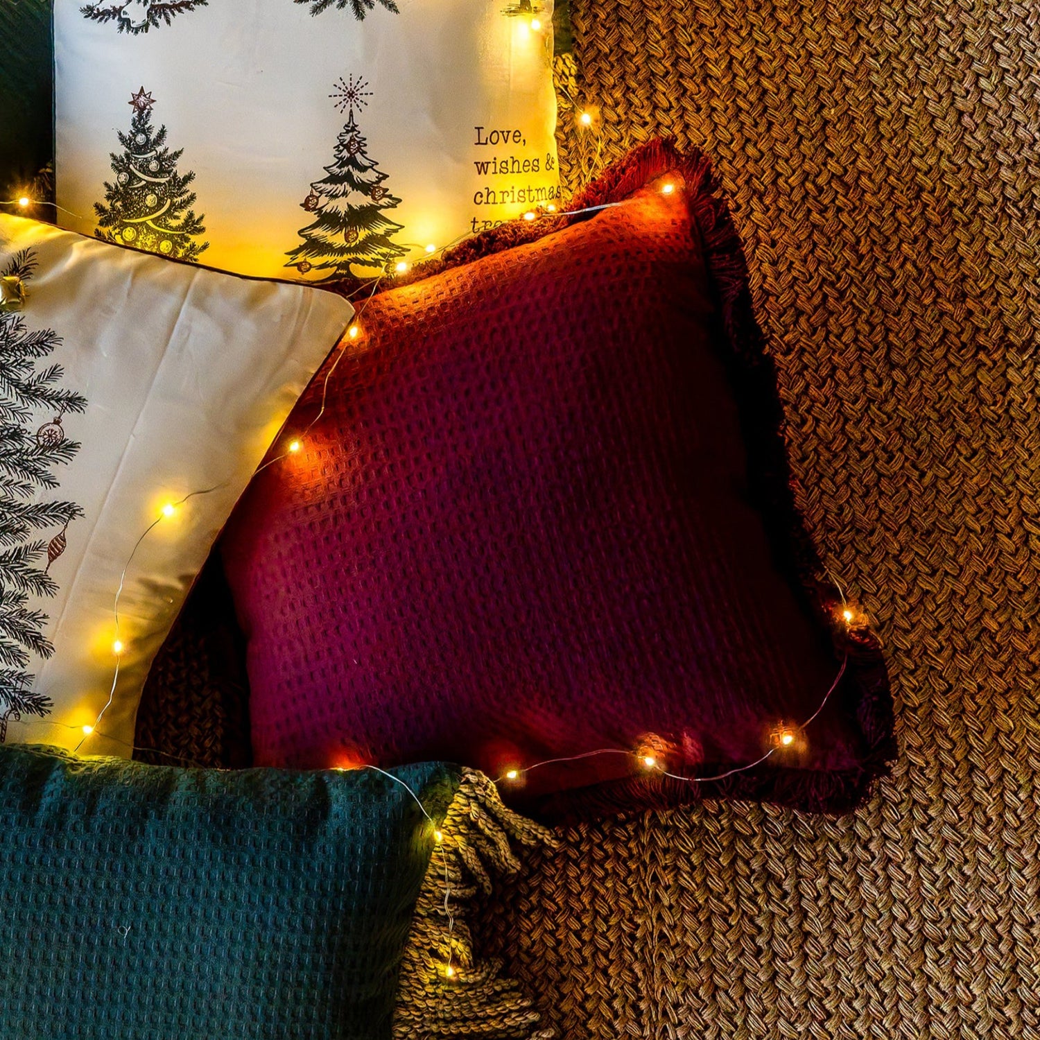 Funda piquet para cojín con flecos Vinotinto