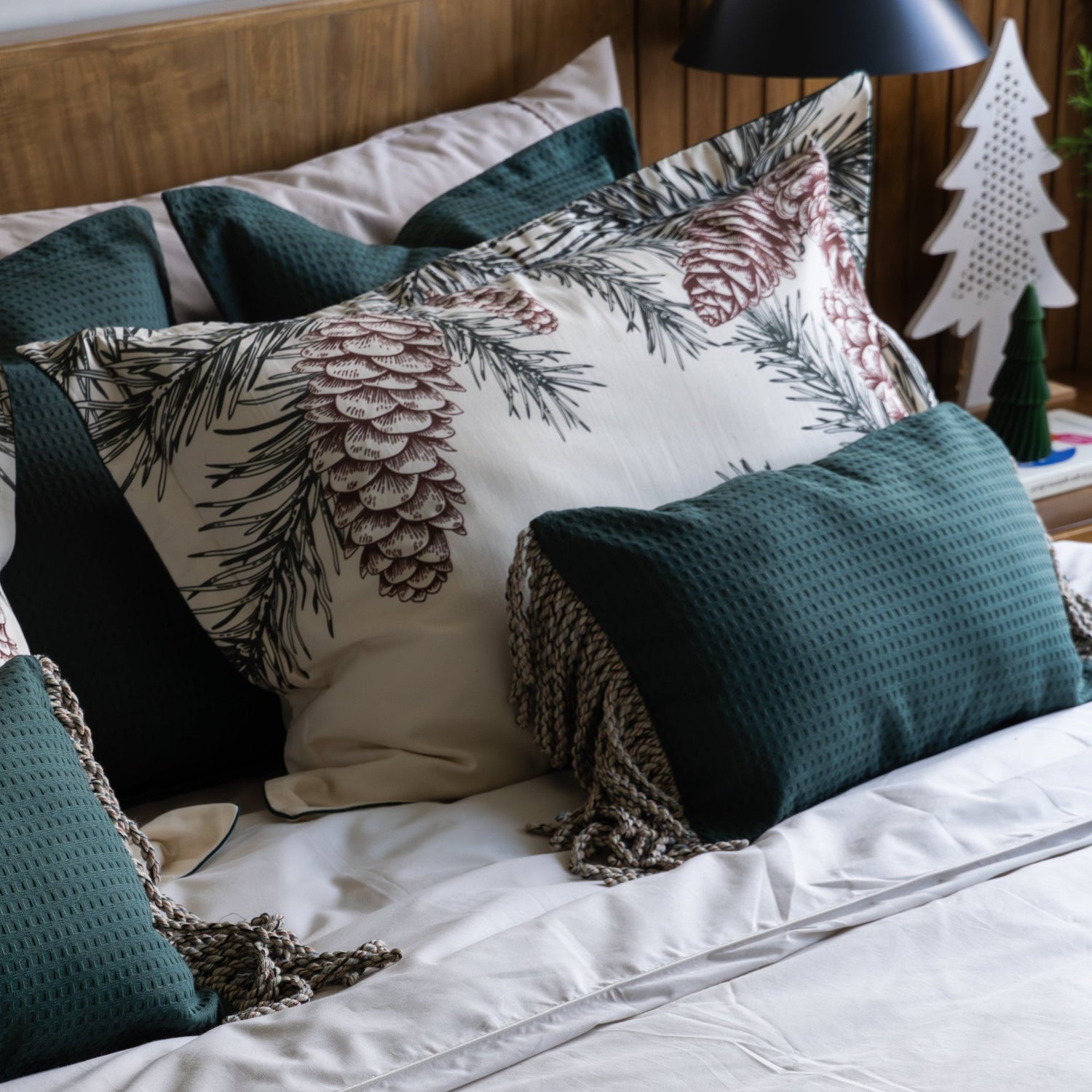 Juego x2 fundas para almohada navideñas piñas de pino