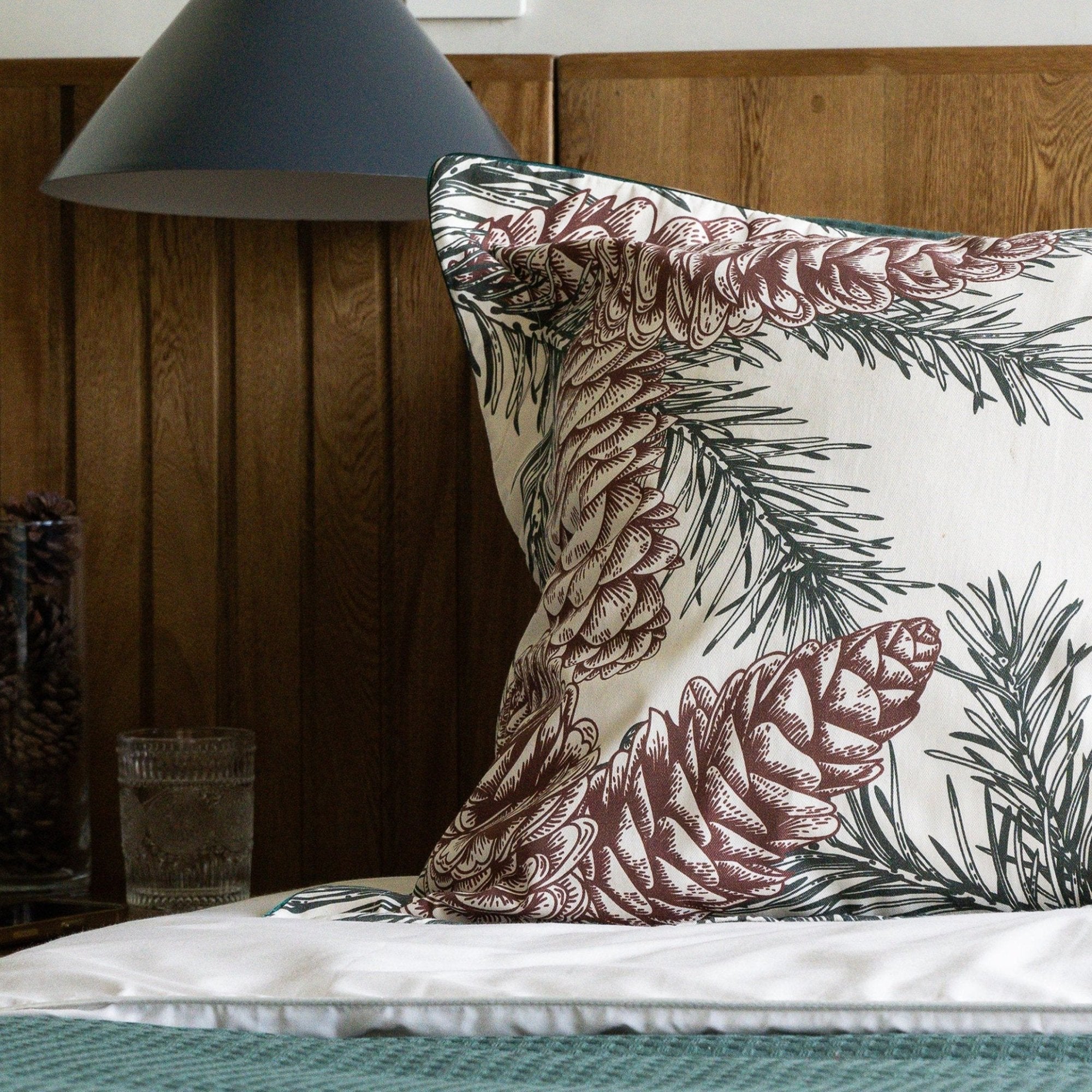 Juego x2 fundas para almohada navideñas piñas de pino