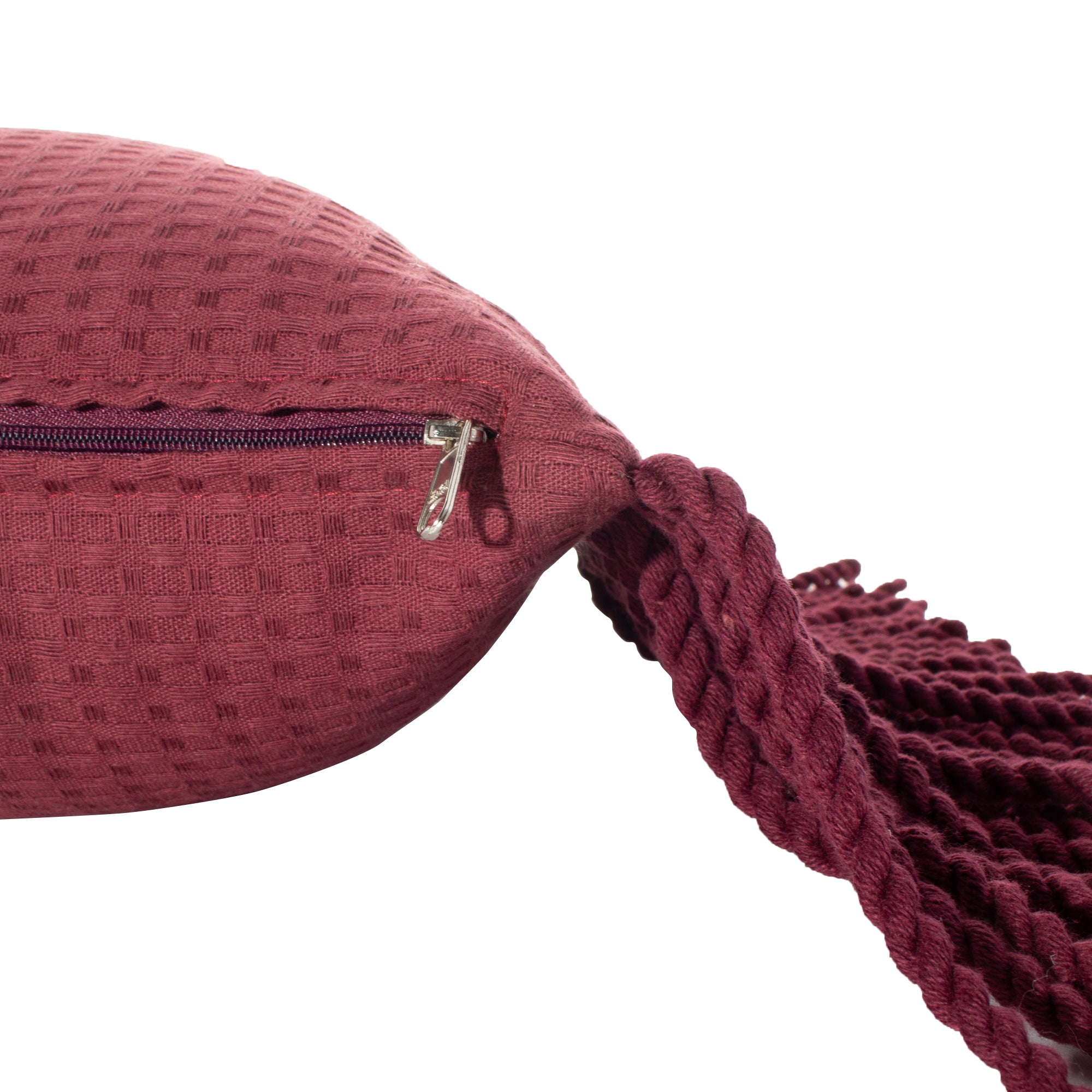 Funda piquet para cojín con flecos Vinotinto