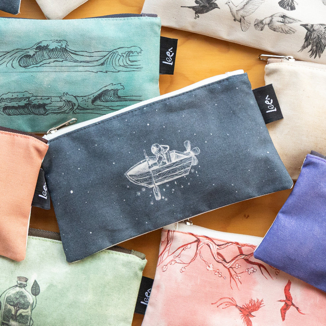 Mini Cartuchera Ilustrada Astronauta Barco By Leen