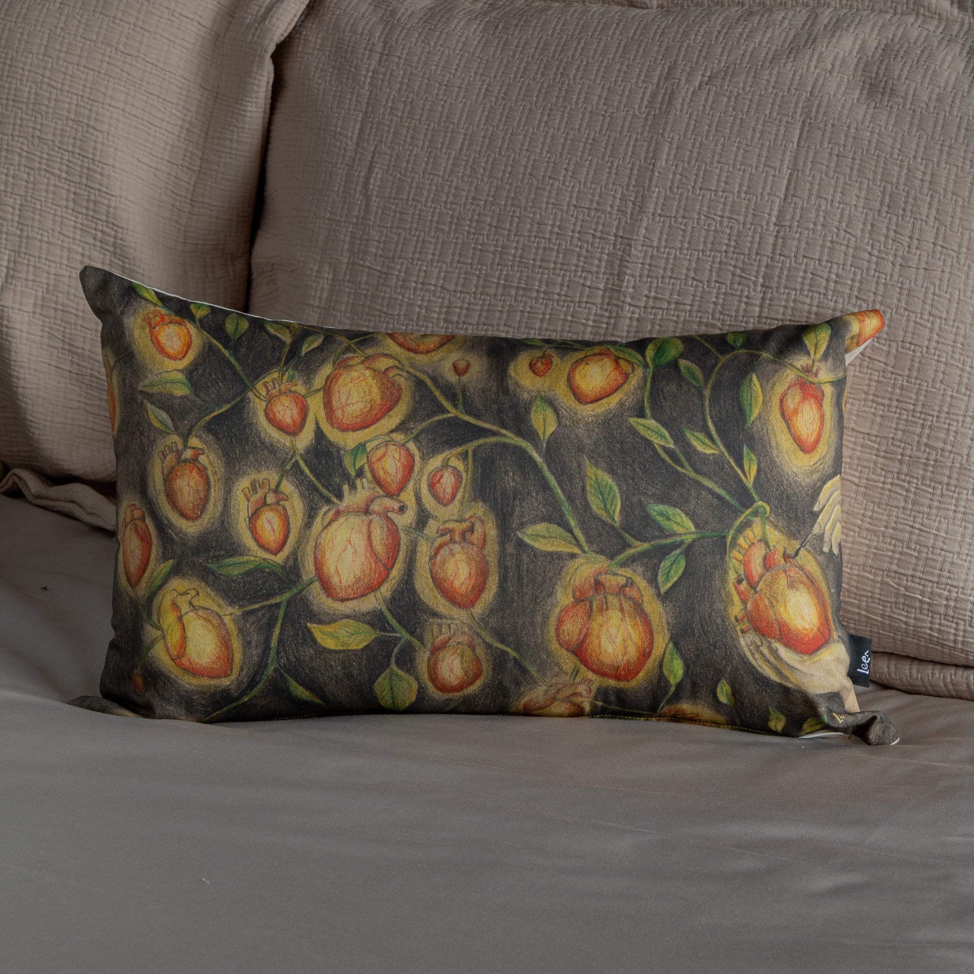 Funda Cojin Rectangular Ilustrada Corazon Luz By Leen