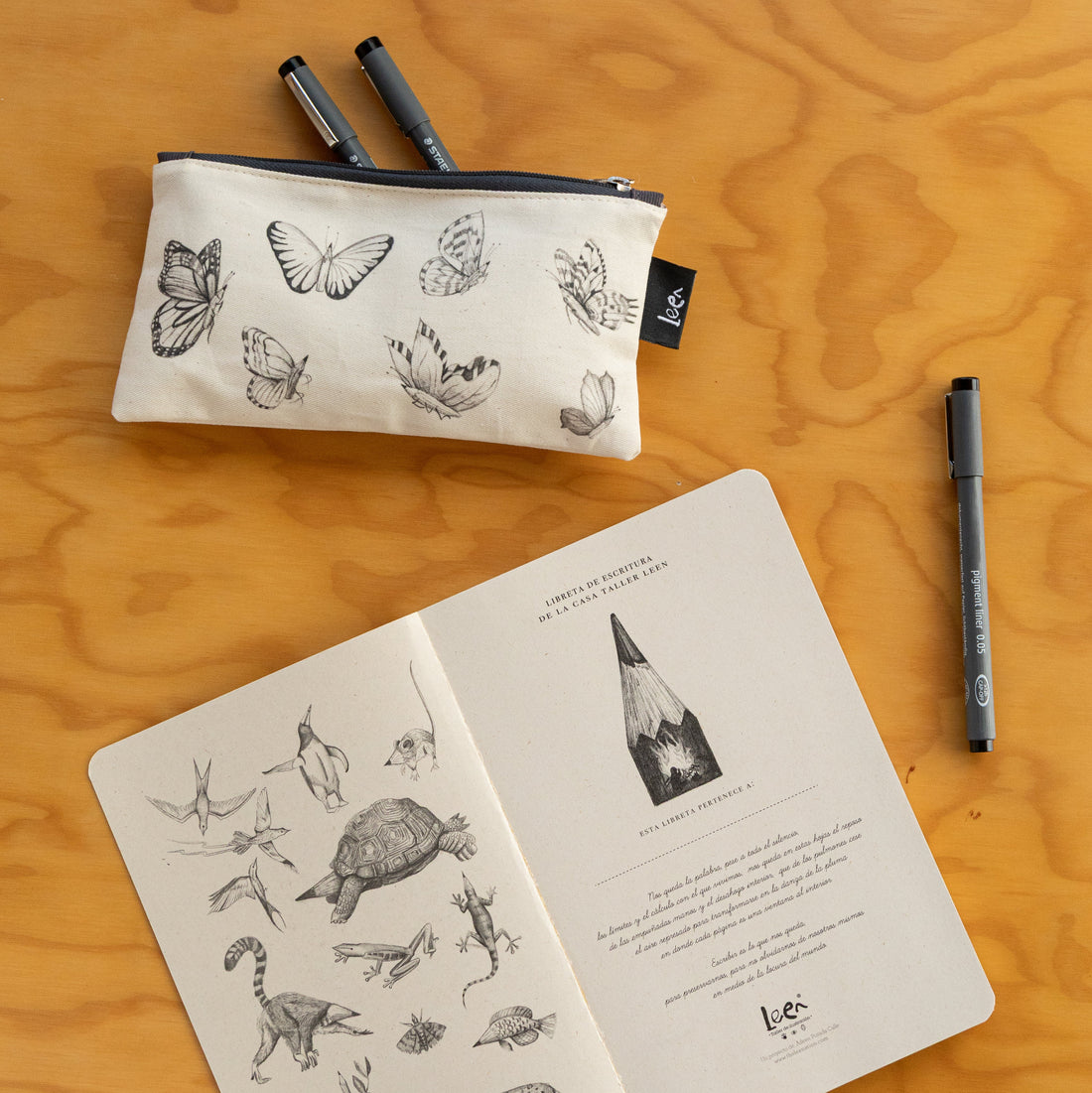 Mini Cartuchera Ilustrada Lapiz Mariposas By Leen