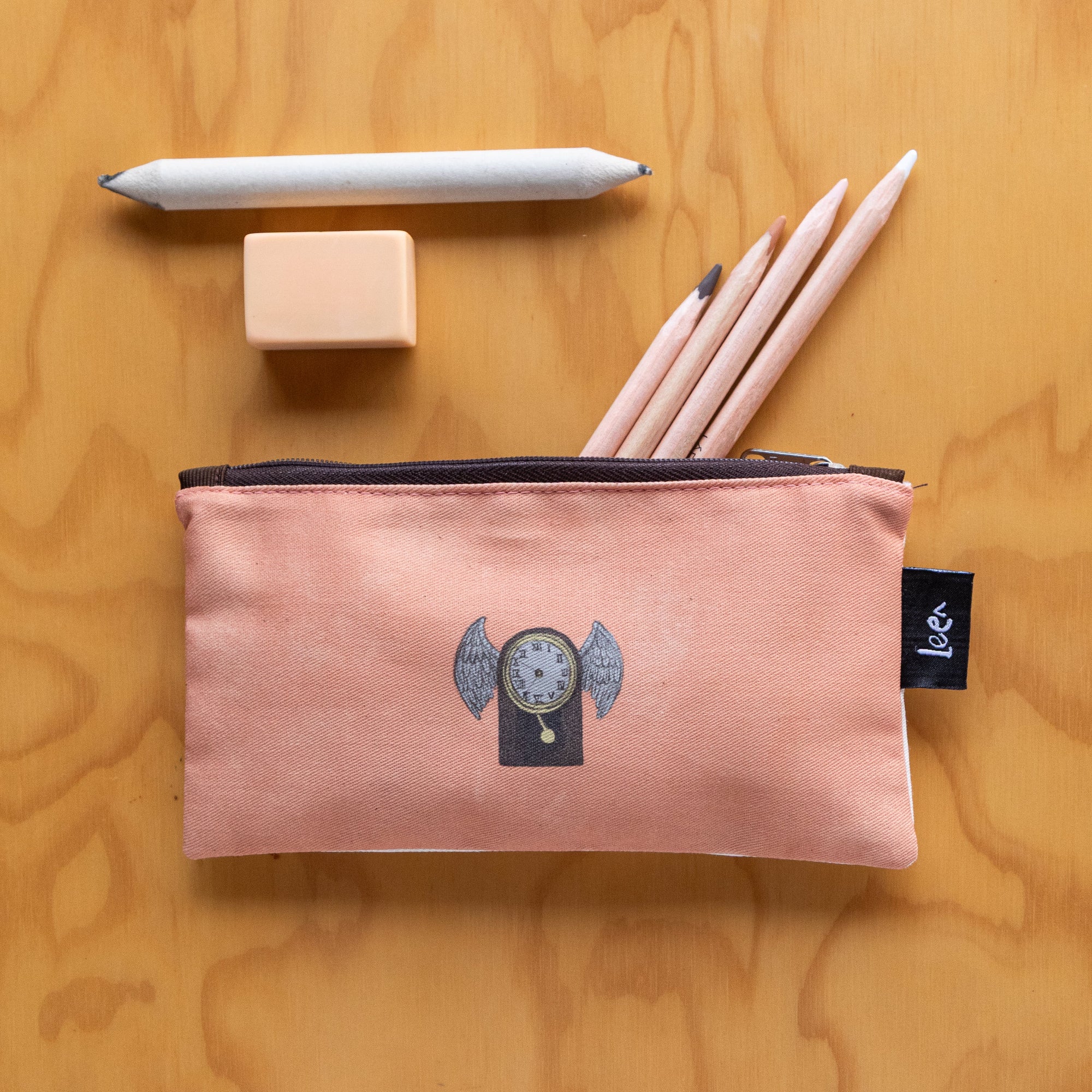 Mini Cartuchera Ilustrada Reloj Alas By Leen