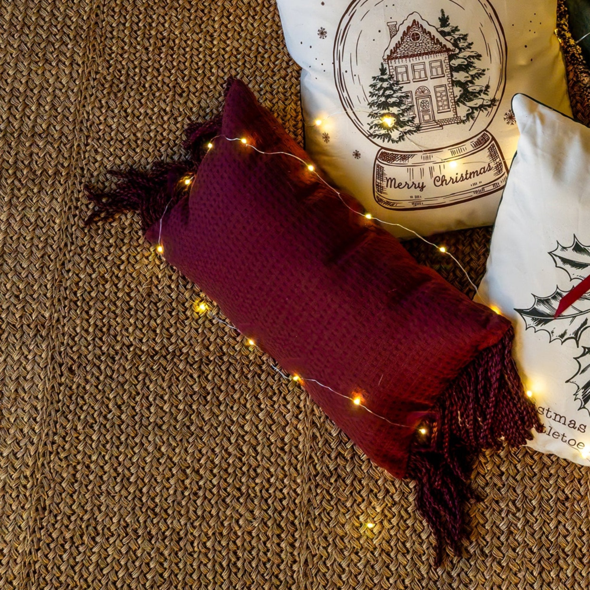 Funda piquet para cojín con flecos Vinotinto