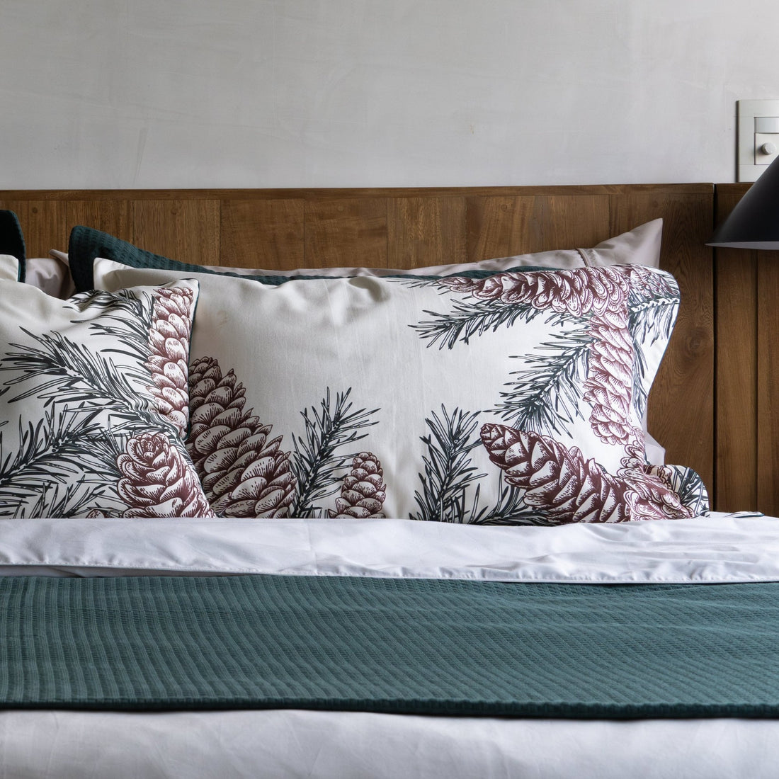 Juego x2 fundas para almohada navideñas piñas de pino