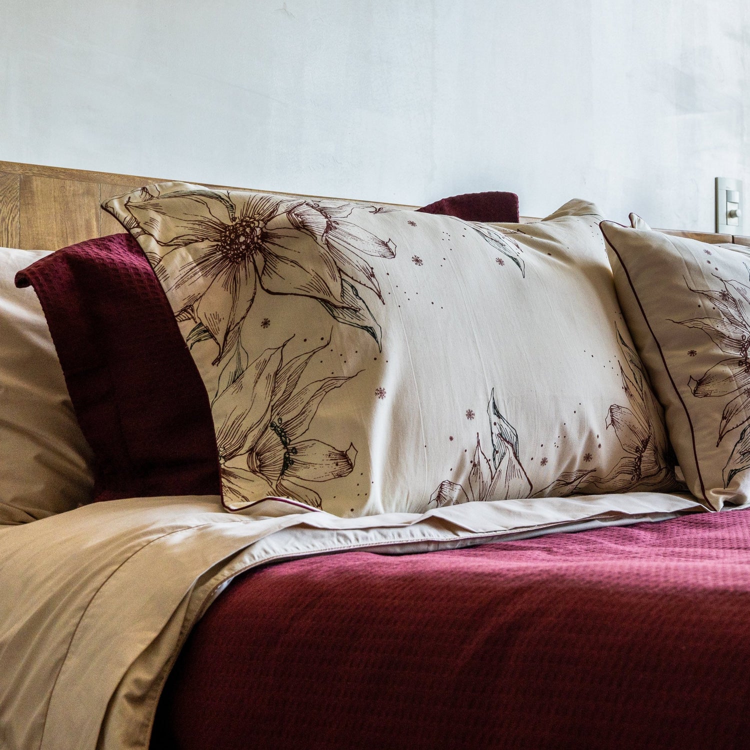 Juego x2 fundas para almohada navideñas poinsetias