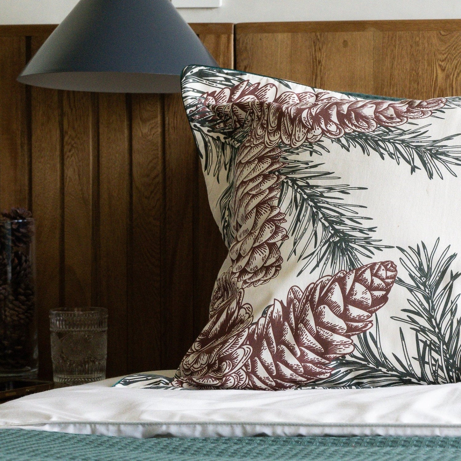 Juego x2 fundas para almohada navideñas piñas de pino