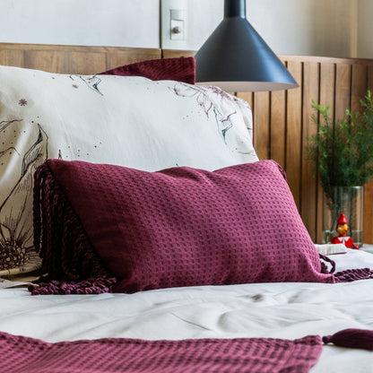 Funda piquet para cojín con flecos Vinotinto