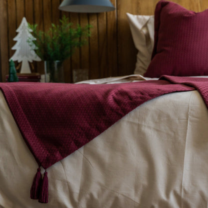 Manta piquet decorativa con borlas Vinotinto