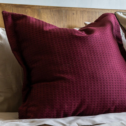 Funda piquet para cojín con pestañas Vinotinto