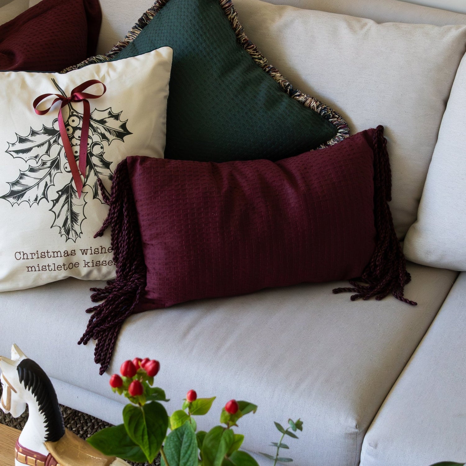 Funda piquet para cojín con flecos Vinotinto