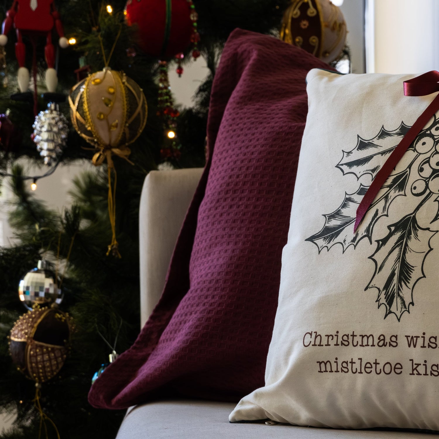 Funda piquet para cojín con pestañas Vinotinto