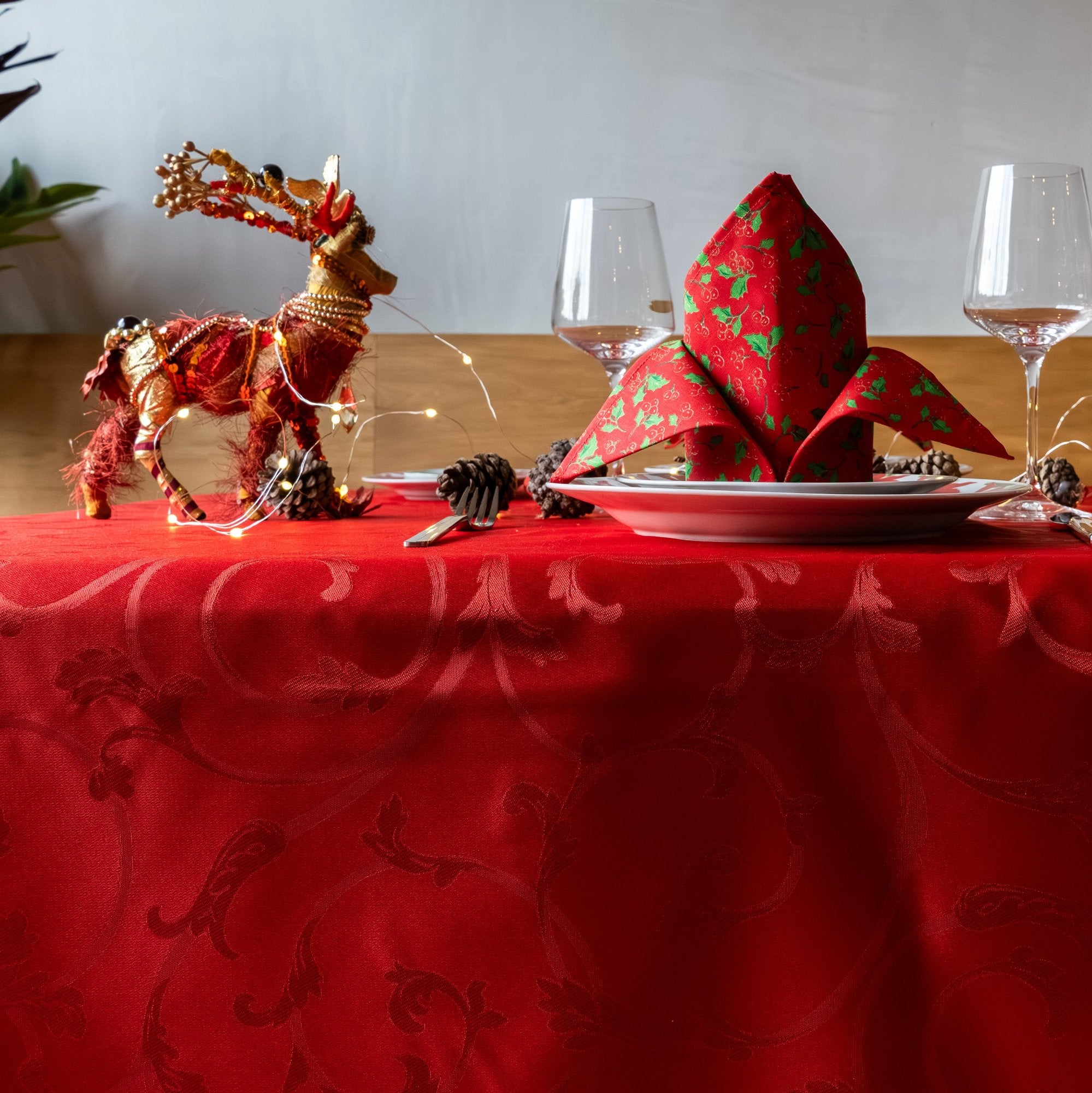 Mantel decorativo navideño en jacquard rojo
