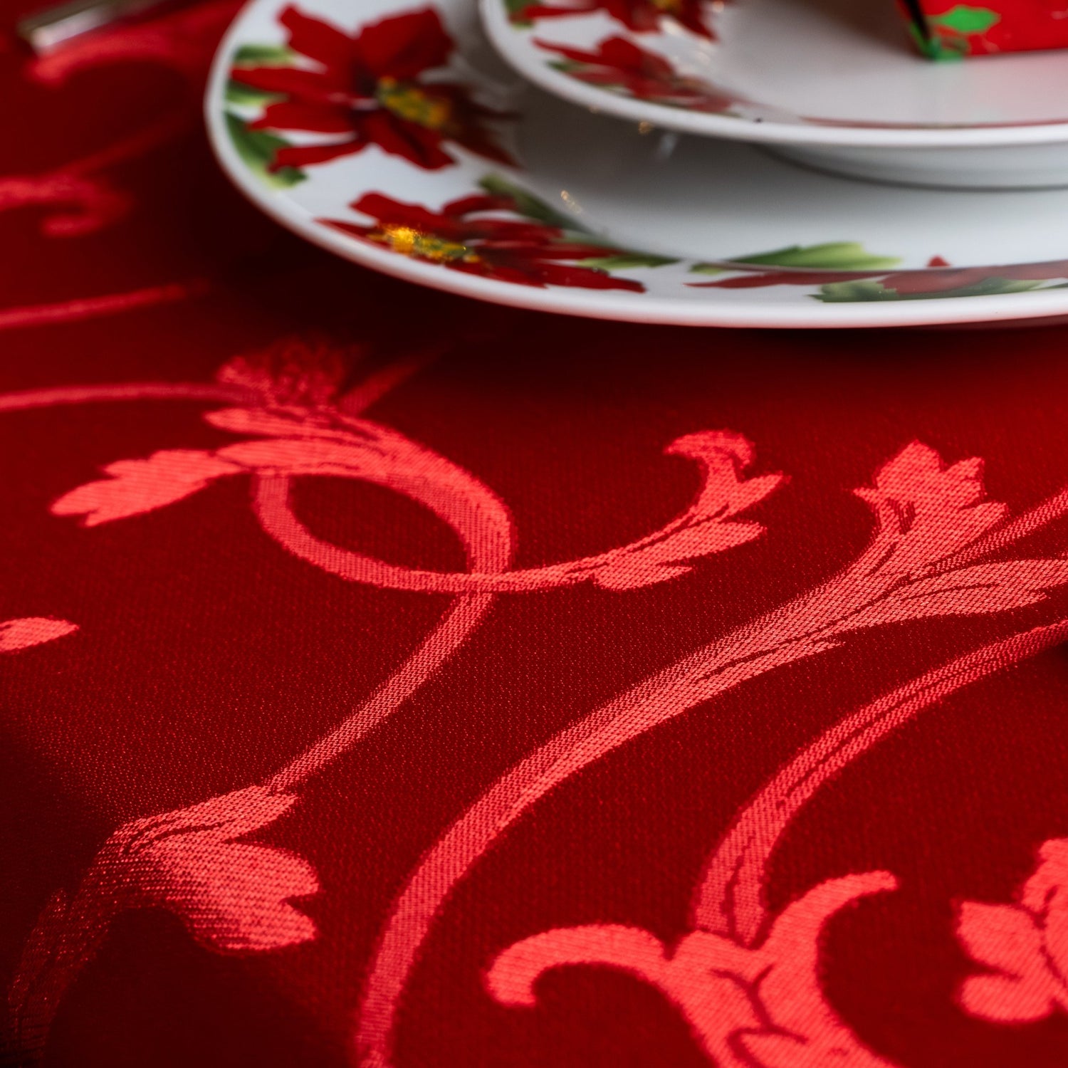 Mantel decorativo navideño en jacquard rojo