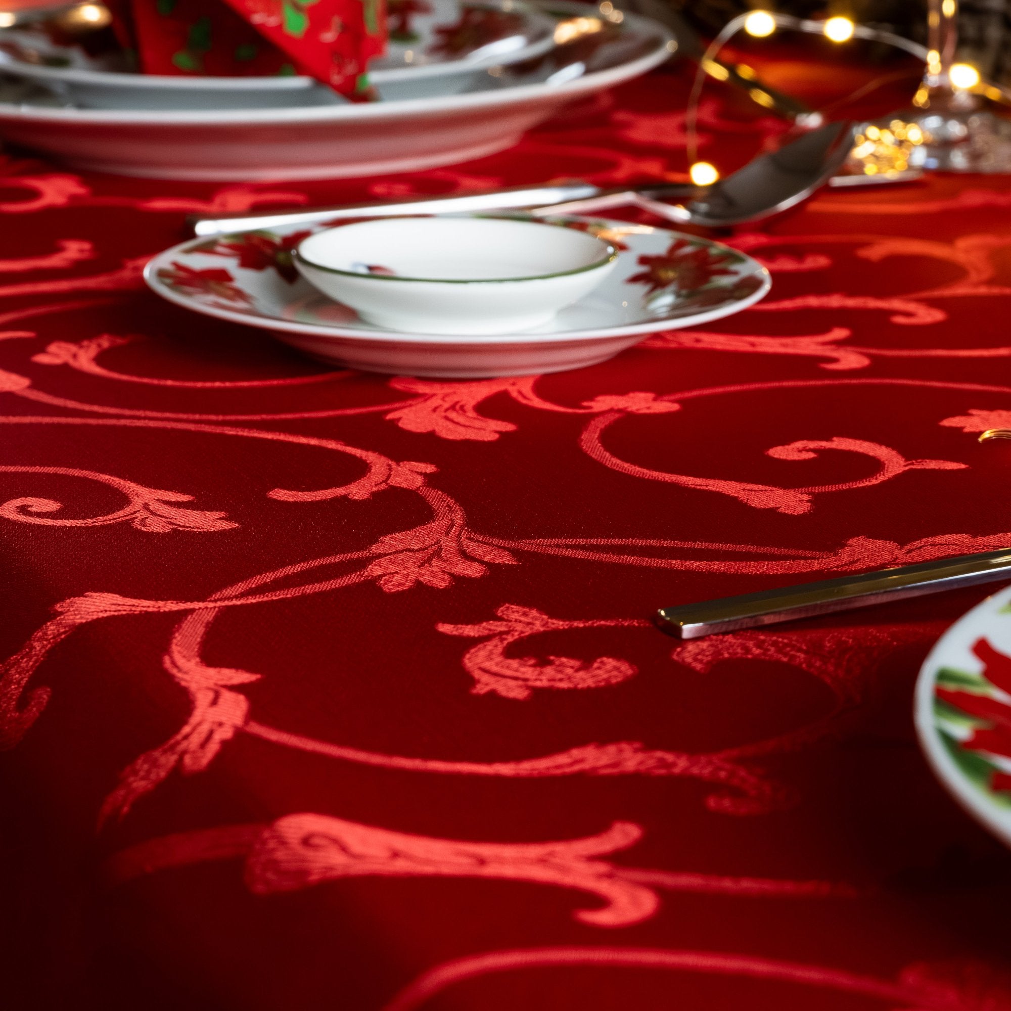 Mantel decorativo navideño en jacquard rojo