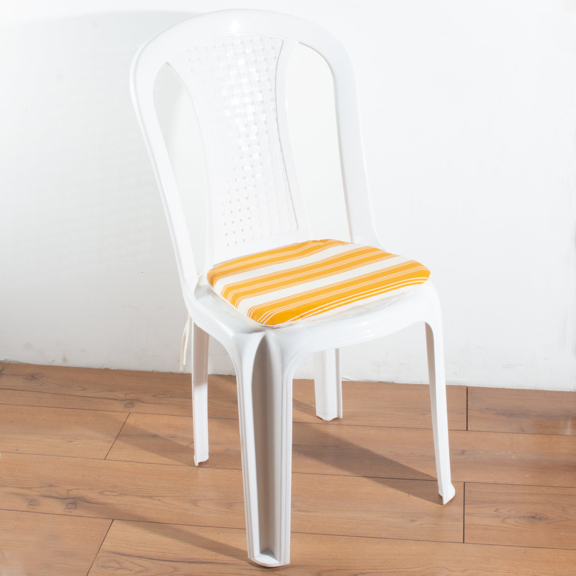 Cojín para silla rimax o similar en tela de algodón/poliester y espuma flexible sintética de poliuretano tipo poliéter de celda abierta. Para uso en exteriores e interiores.