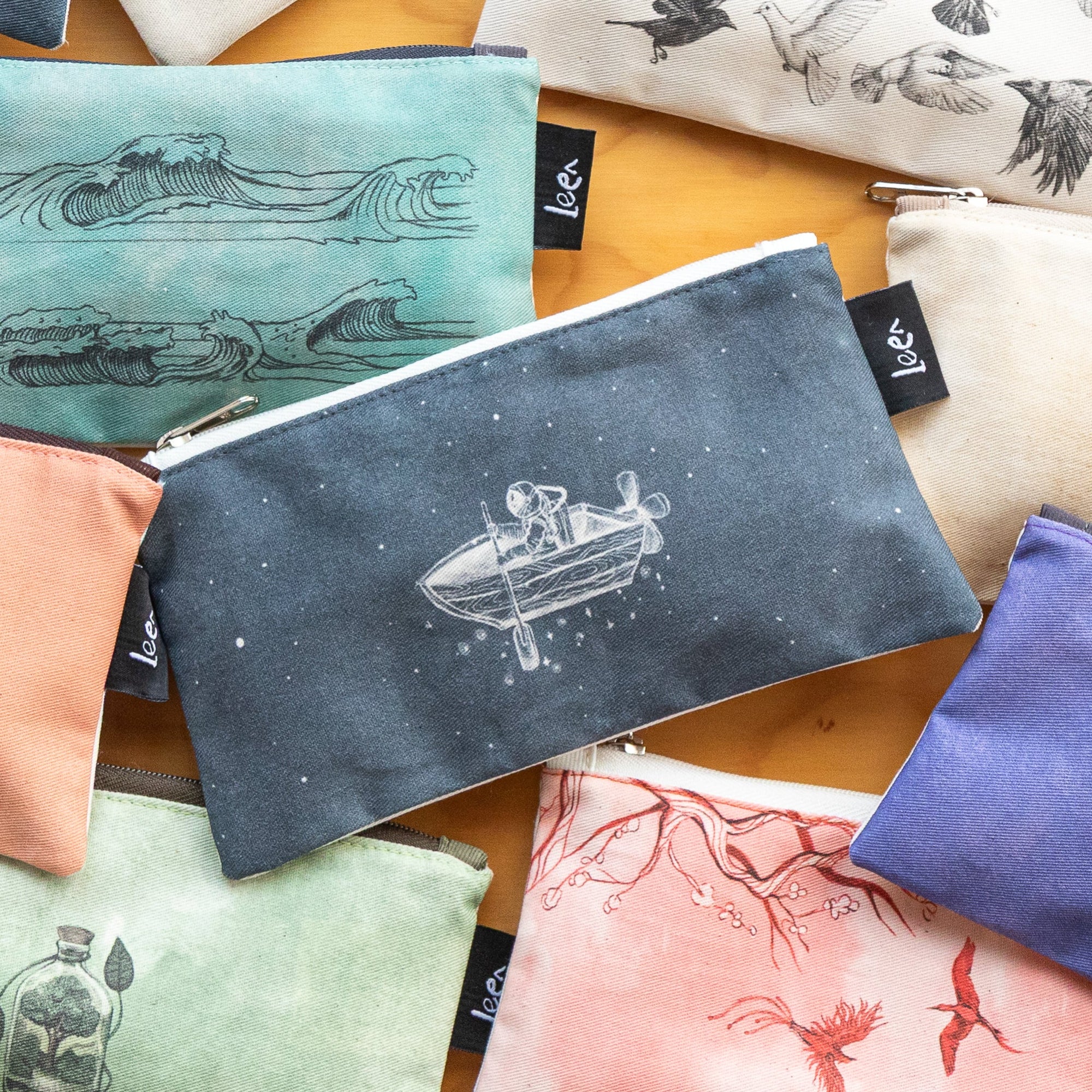 Mini Cartuchera Ilustrada Astronauta Barco By Leen