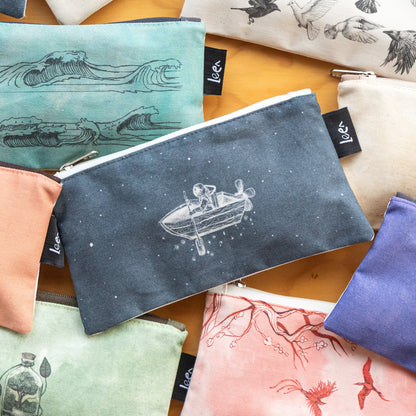 Mini Cartuchera Ilustrada Astronauta Barco By Leen