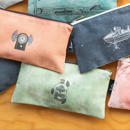 Mini Cartuchera Ilustrada Corazón Selva By Leen