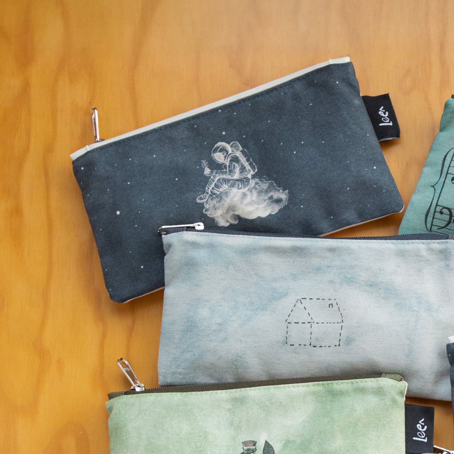 Mini Cartuchera Ilustrada Astronauta Nube By Leen