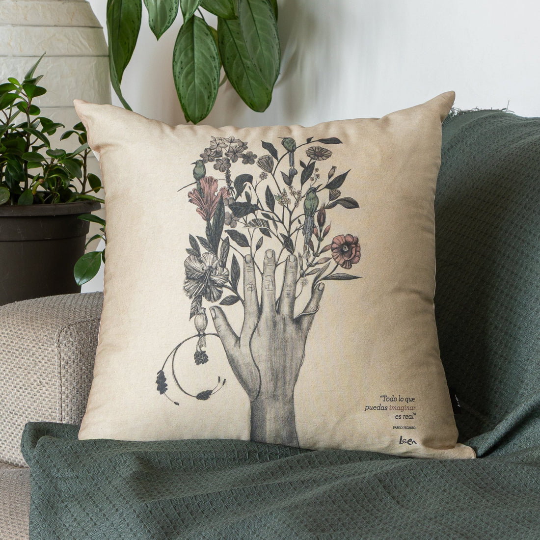 Funda Cojin Cuadrada Ilustrada Mano Flores By Leen