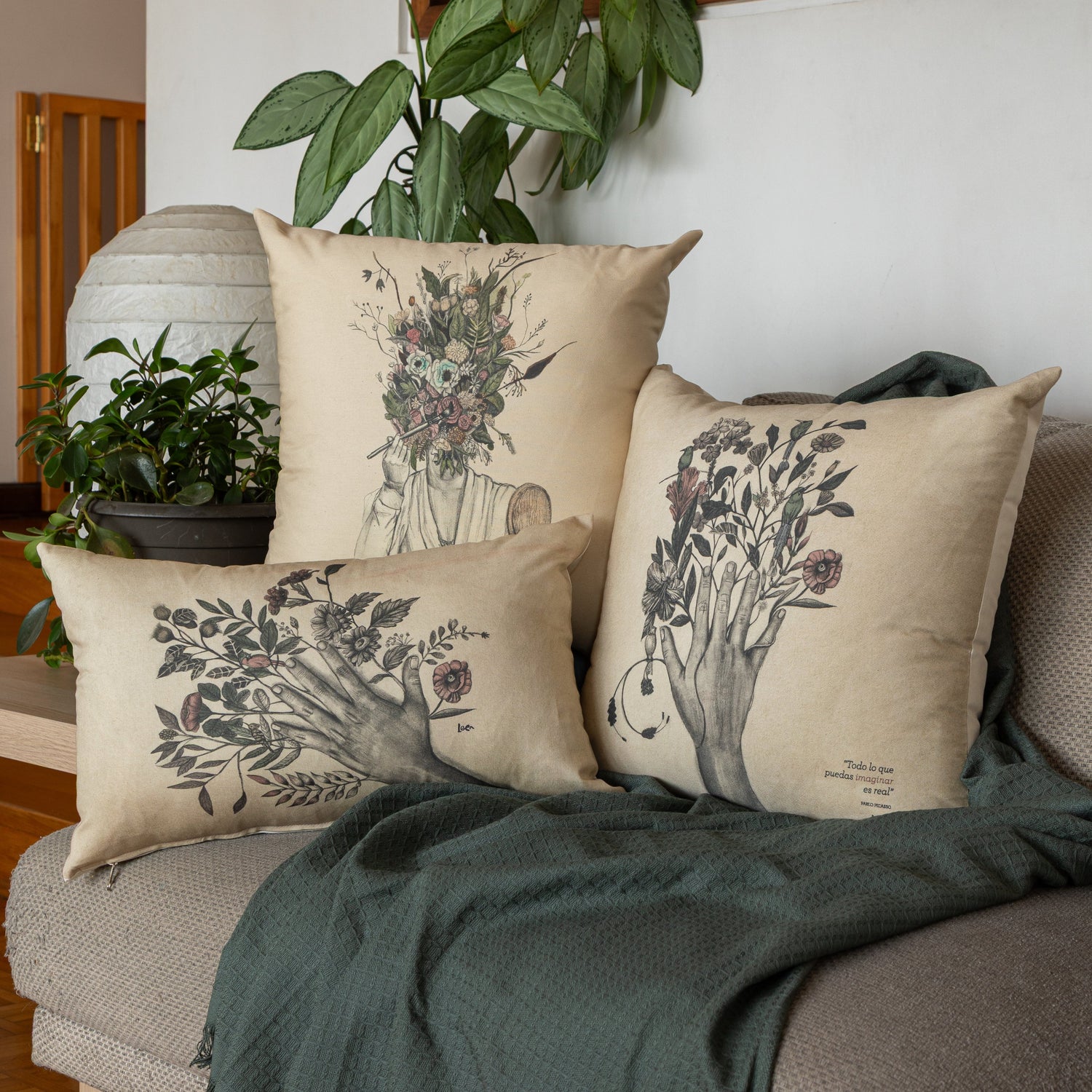 Funda Cojin Cuadrada Ilustrada Mujer Flores By Leen