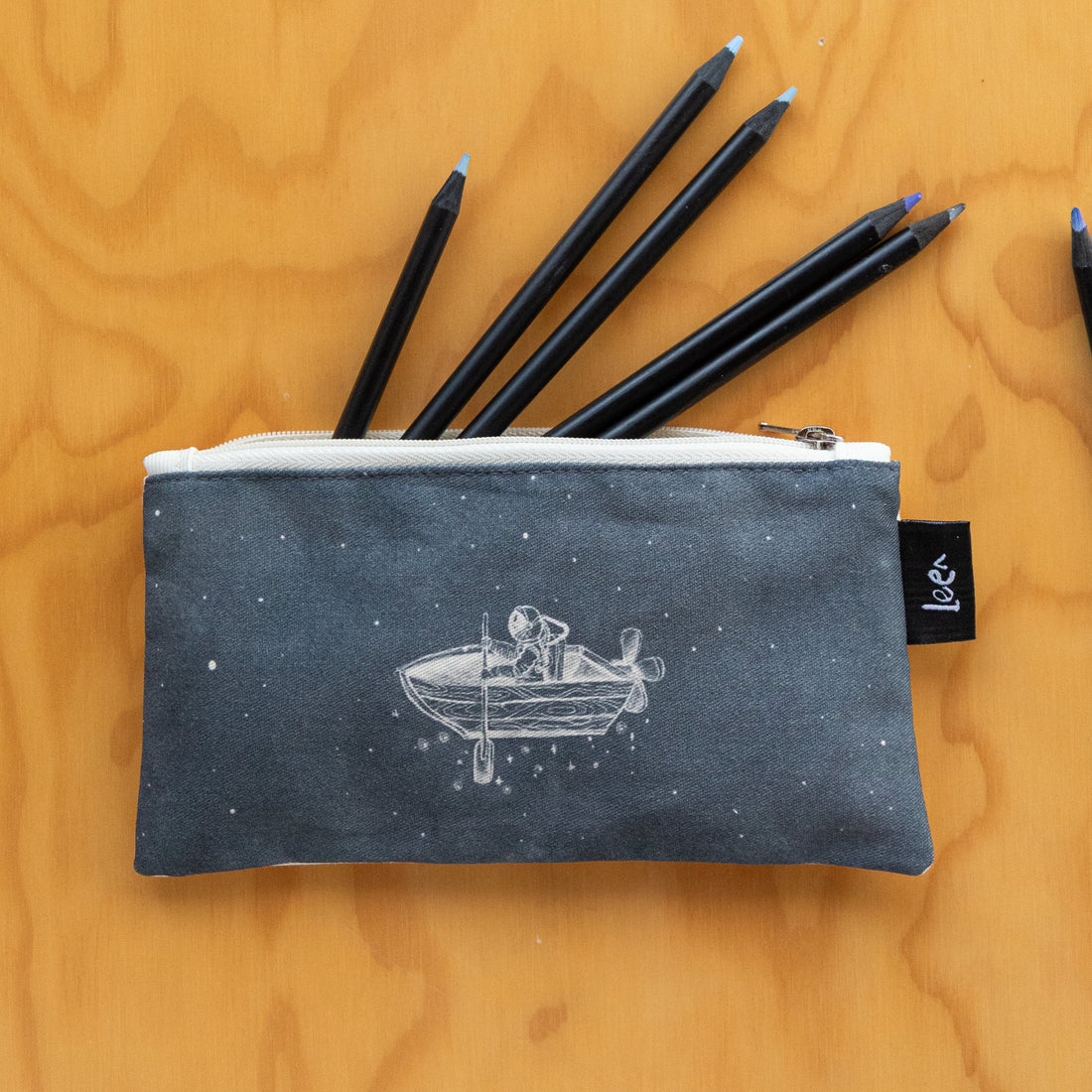 Mini Cartuchera Ilustrada Astronauta Barco By Leen