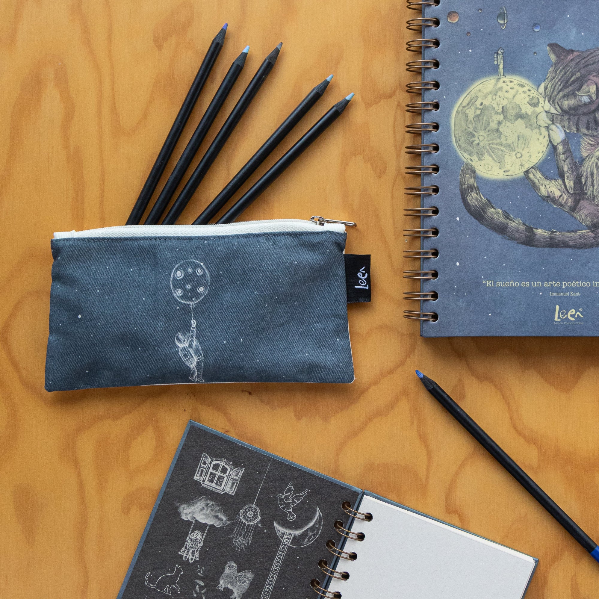 Mini Cartuchera Ilustrada Astronauta Luna By Leen