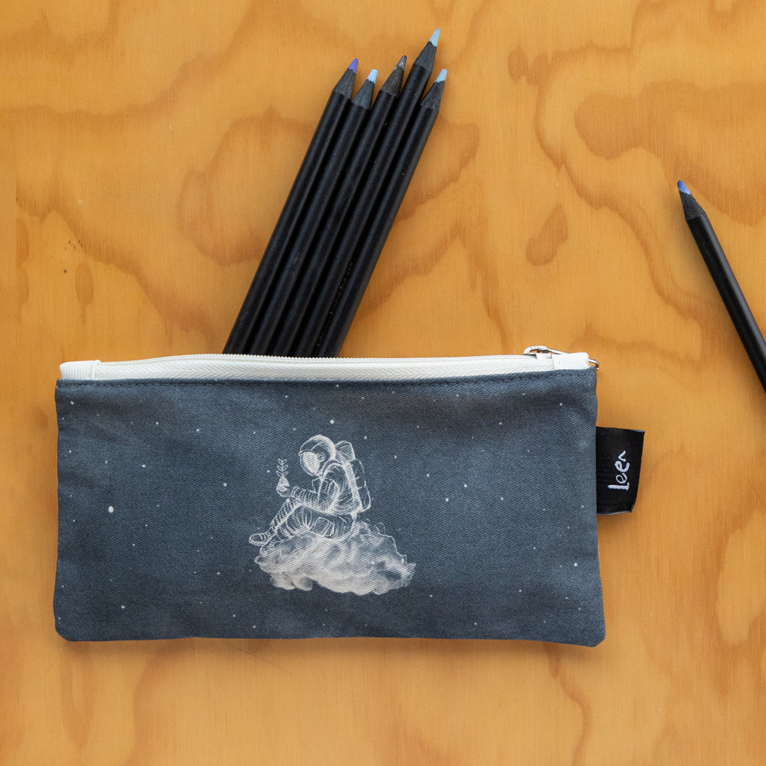 Mini Cartuchera Ilustrada Astronauta Nube By Leen