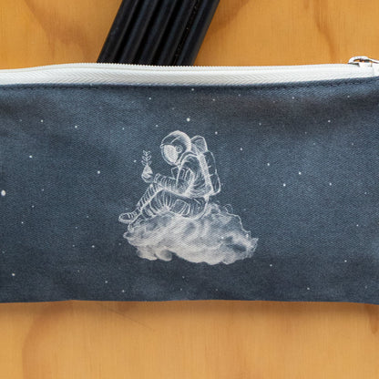 Mini Cartuchera Ilustrada Astronauta Nube By Leen