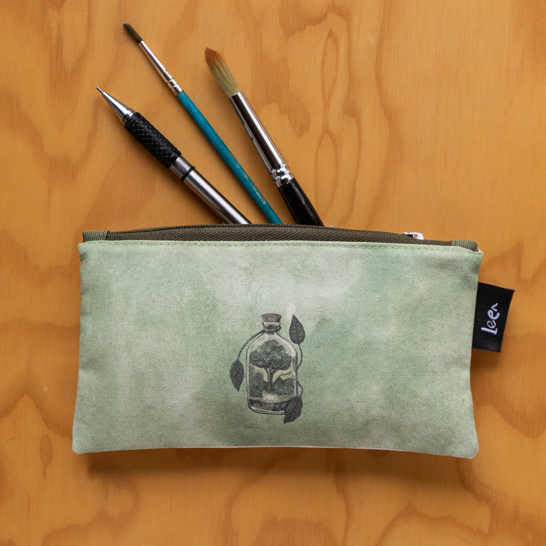 Mini Cartuchera Ilustrada Corazón Selva By Leen