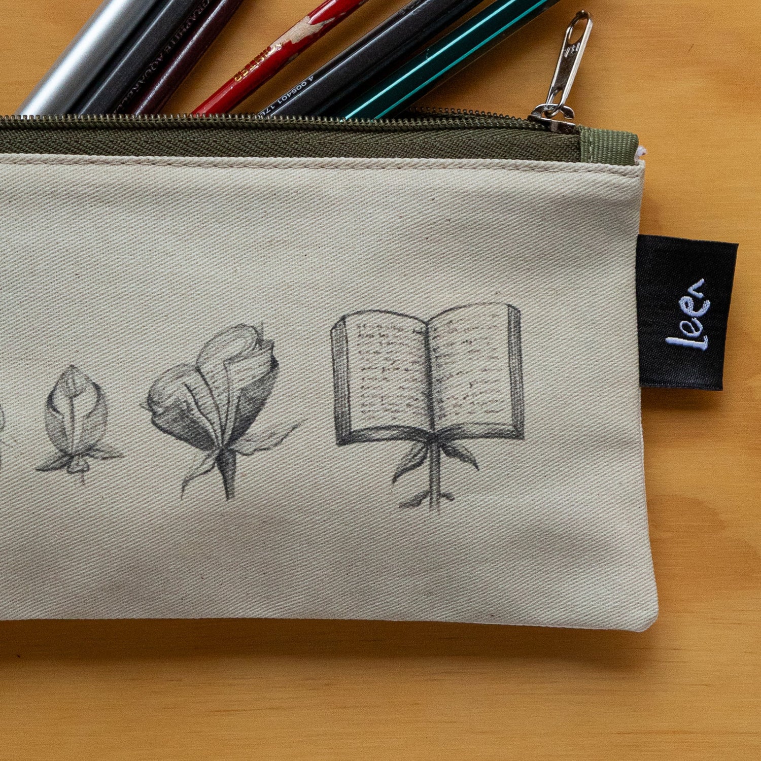 Mini Cartuchera Ilustrada Jardin Interior By Leen