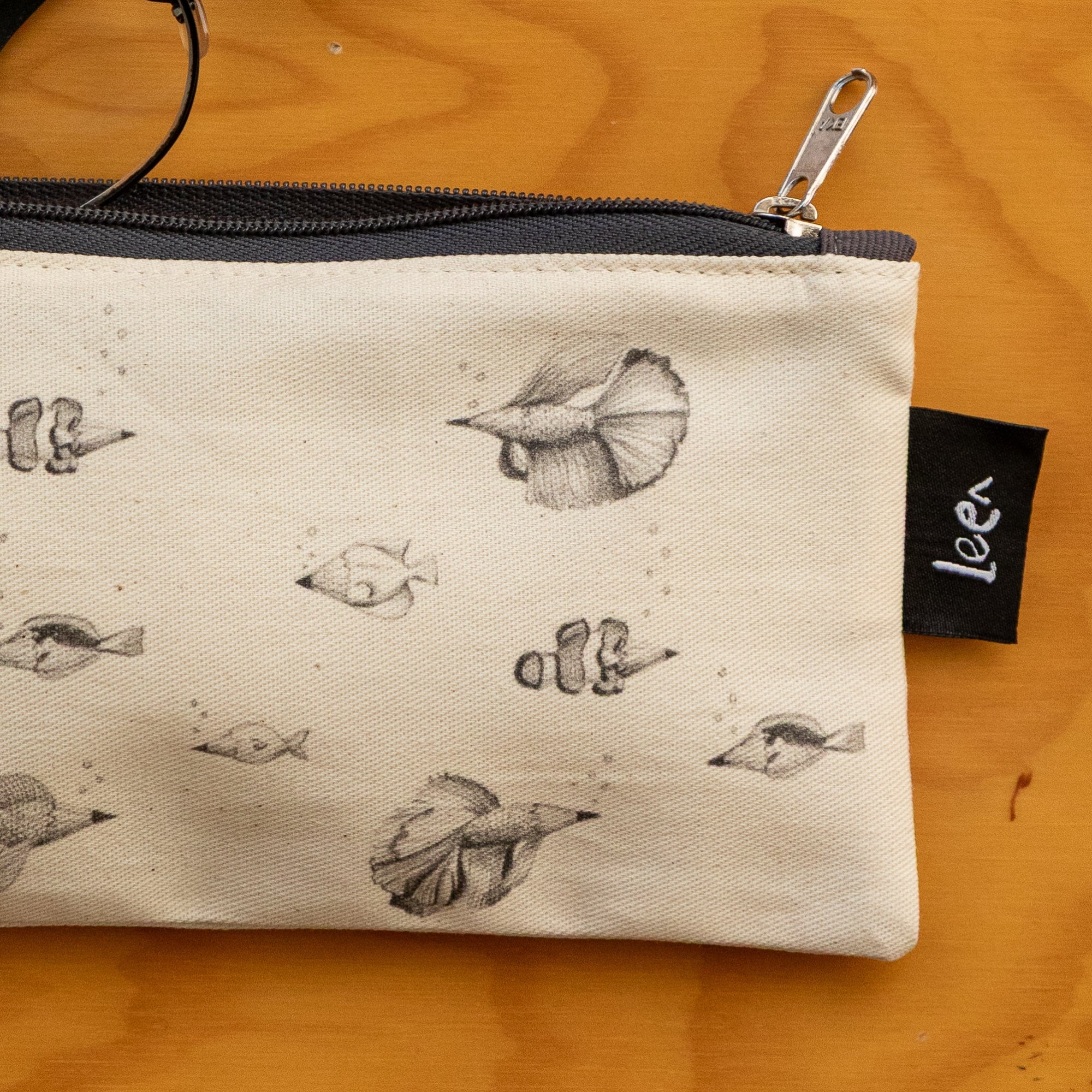 Mini Cartuchera Ilustrada Lapiz Peces By Leen