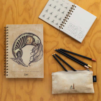 Mini Cartuchera Ilustrada Niña Hoguera By Leen