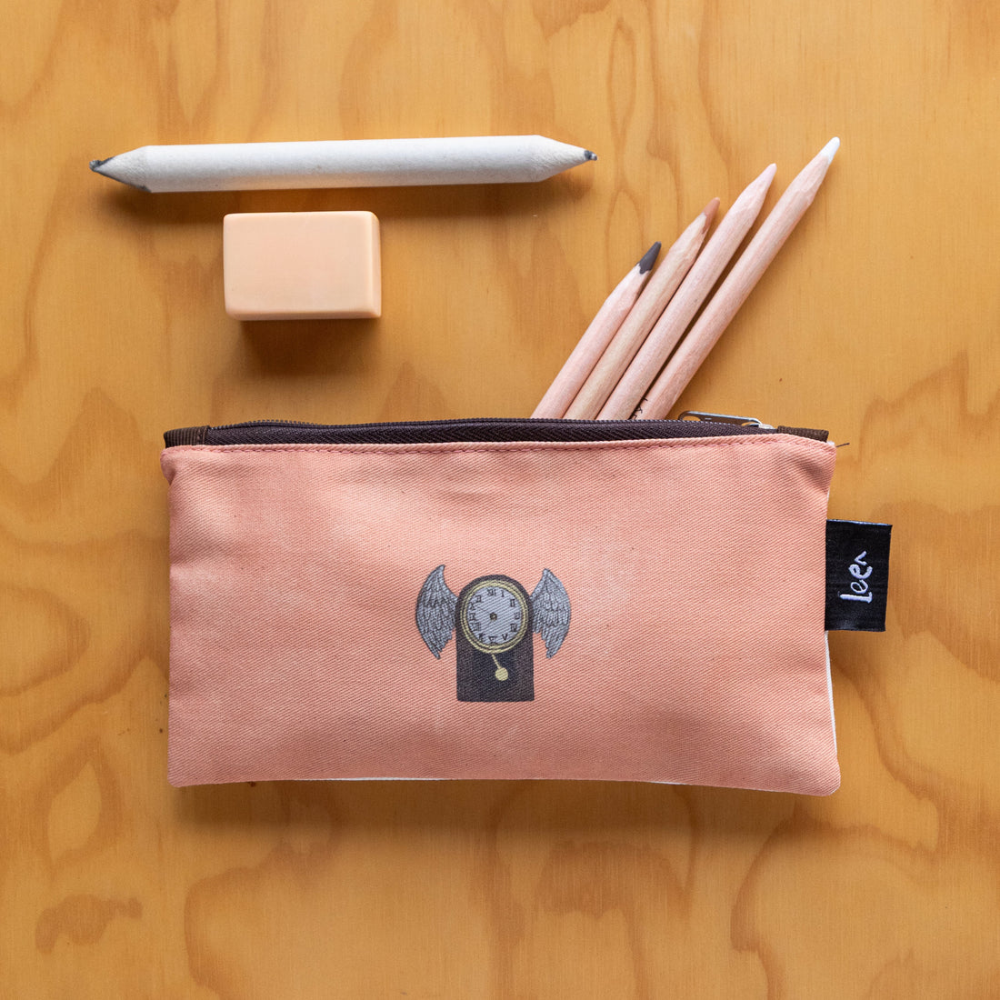 Mini Cartuchera Ilustrada Reloj Alas By Leen