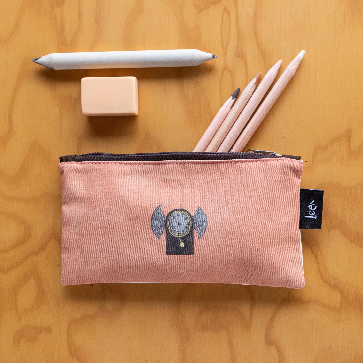 Mini Cartuchera Ilustrada Reloj Alas By Leen