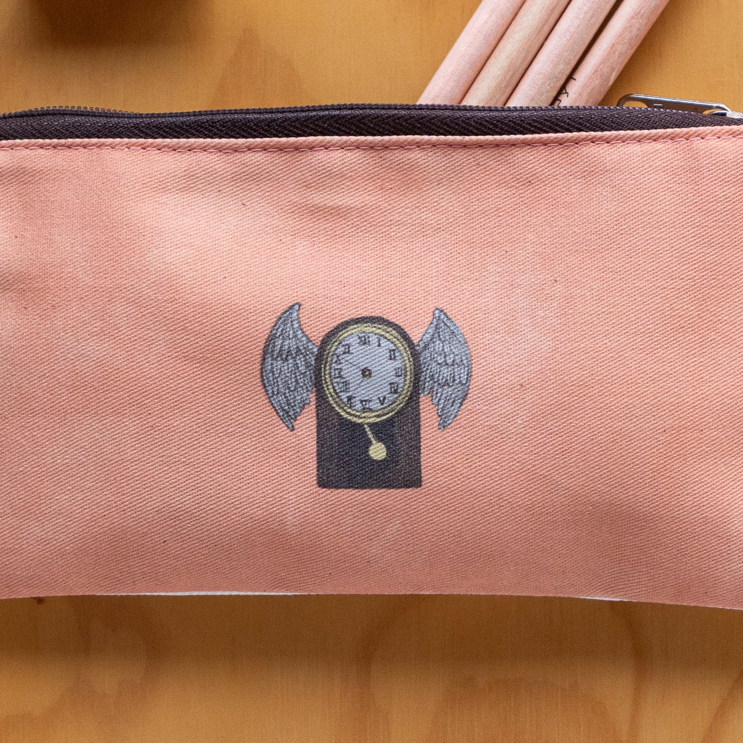 Mini Cartuchera Ilustrada Reloj Alas By Leen