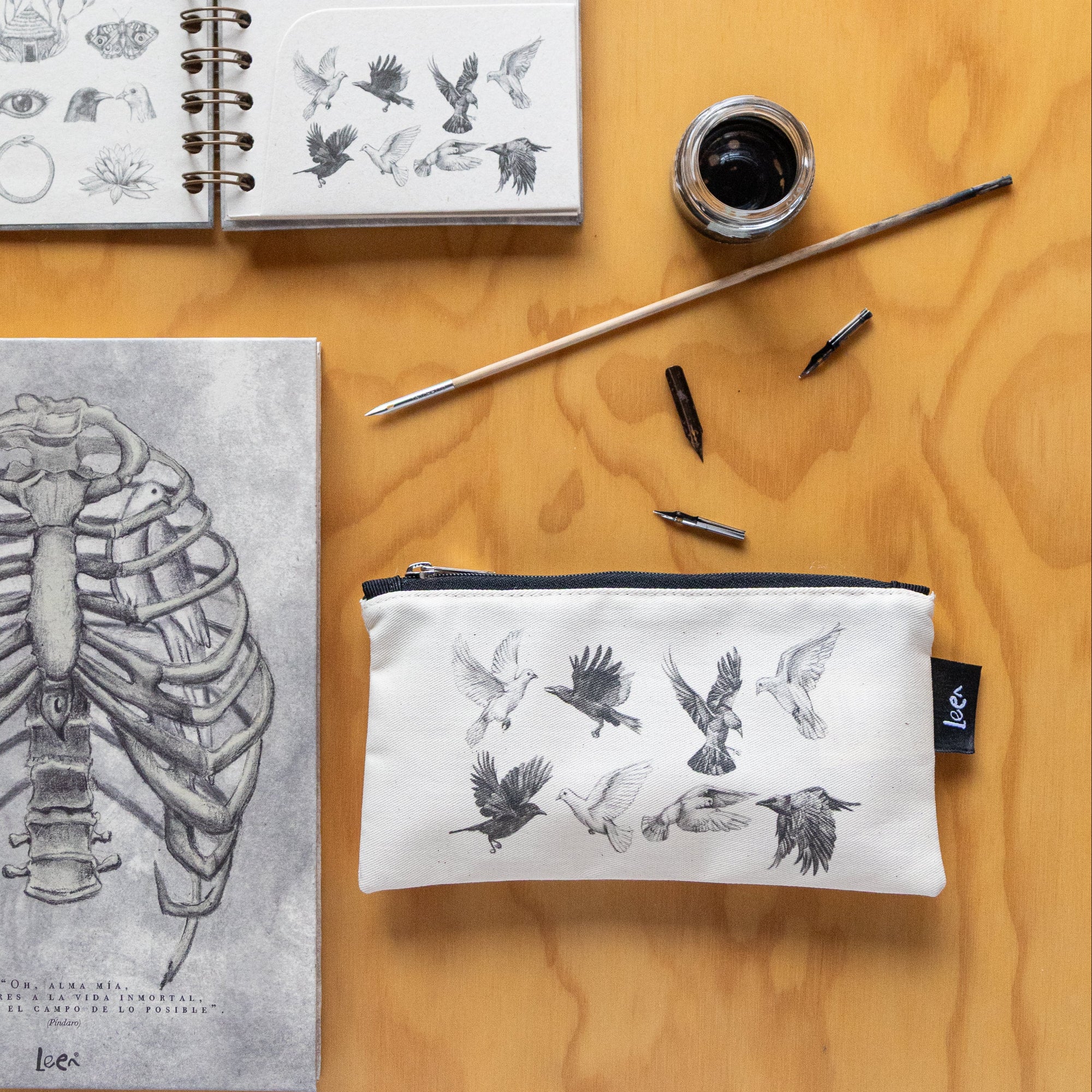 Mini Cartuchera Ilustrada Vuelos By Leen