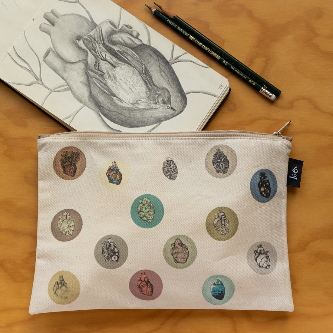 Portaútiles Ilustrado Corazones By Leen