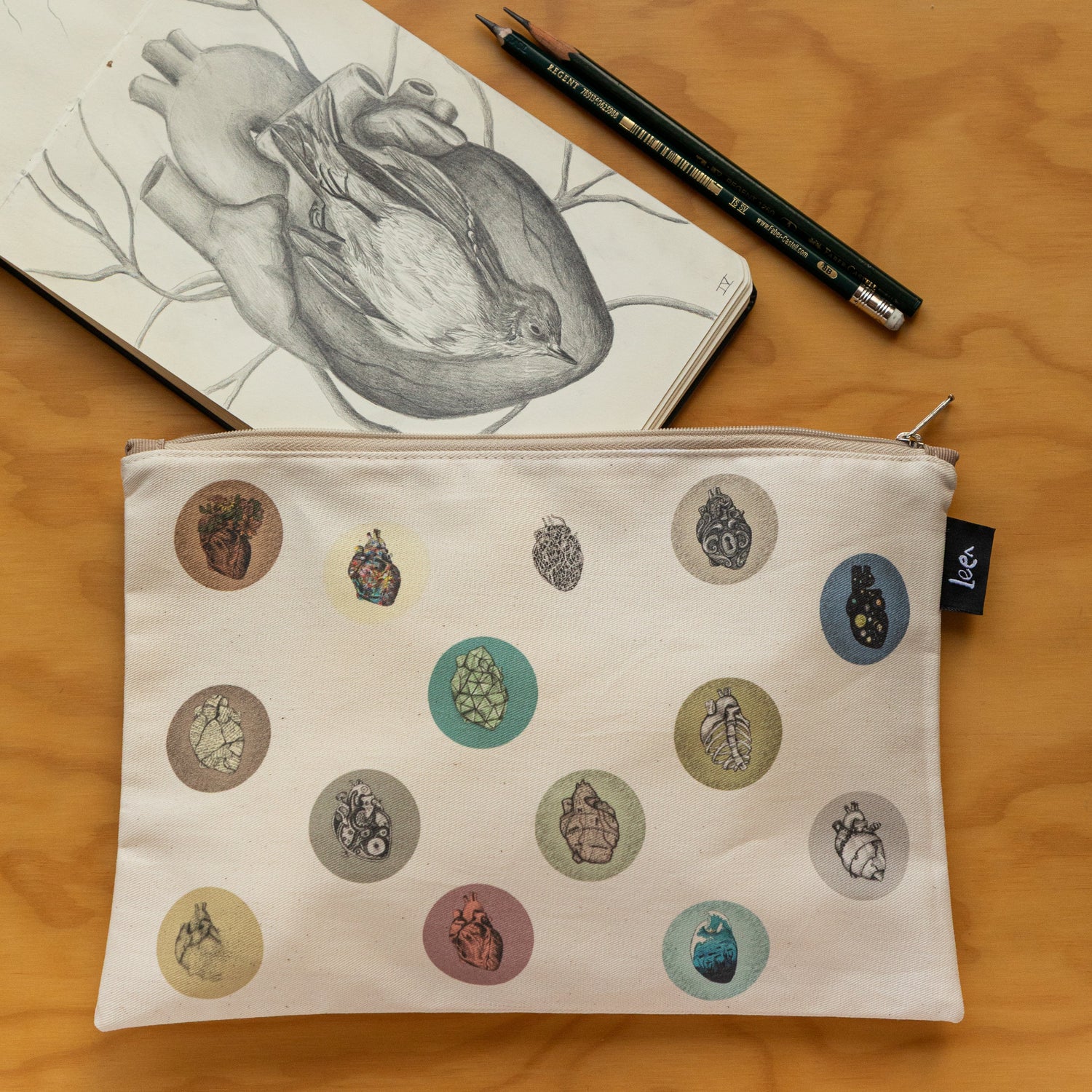 Portaútiles Ilustrado Corazones By Leen