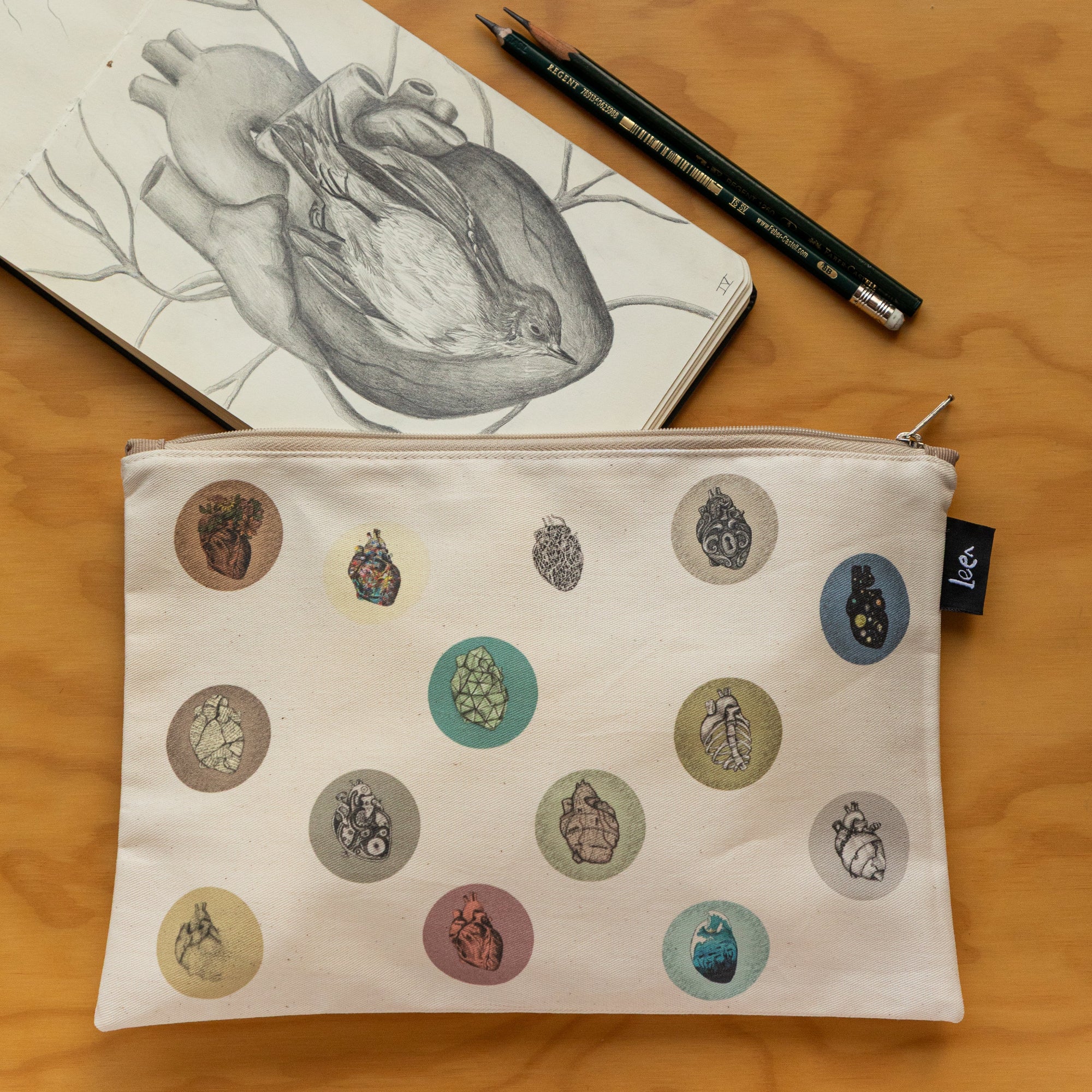 Portaútiles Ilustrado Corazones By Leen